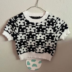 black and white floral top